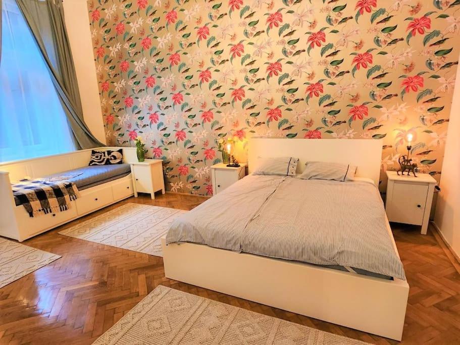 Travelers Award Winning Place In The Heart Of Kamilla *