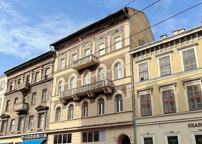 Travelers Award Winning Place In The Heart Of Budapest Apartment Kamilla
