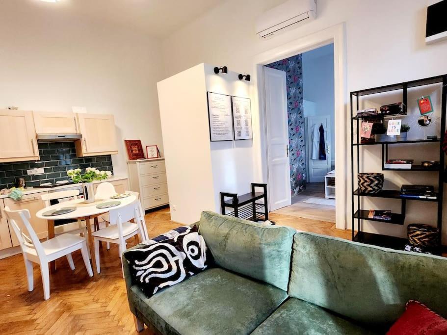 Travelers Award Winning Place In The Heart Of Kamilla Boedapest