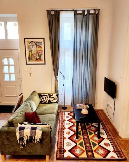 Travelers Award Winning Place In The Heart Of Kamilla * Boedapest